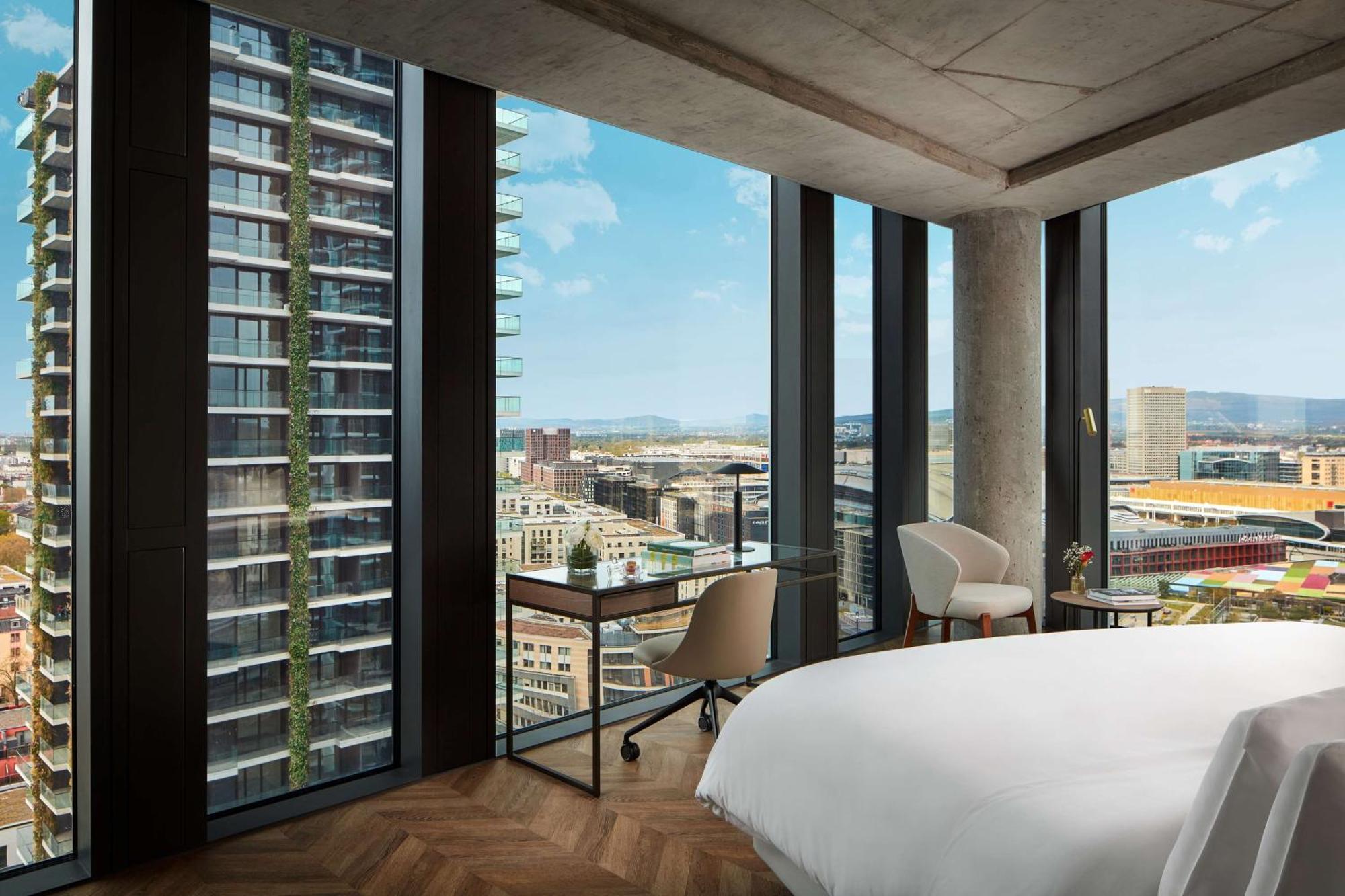 Отель Nh Collection Frankfurt Spin Tower